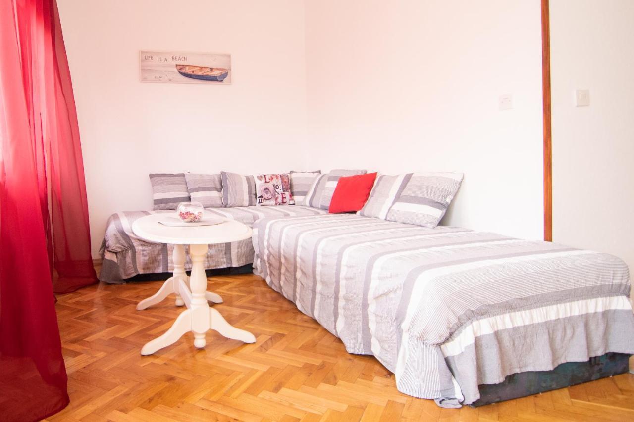 Apartmani Ivana Kaštela Esterno foto