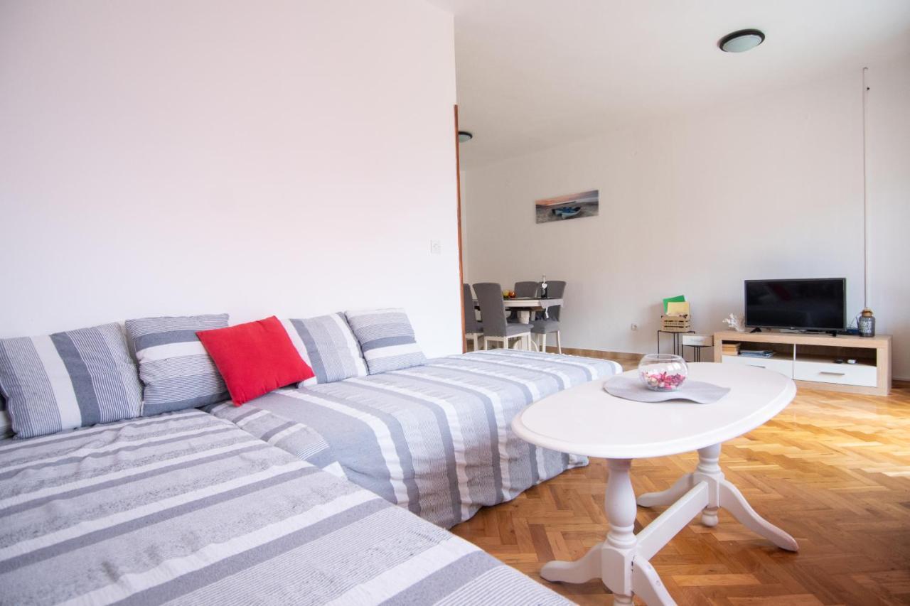 Apartmani Ivana Kaštela Esterno foto