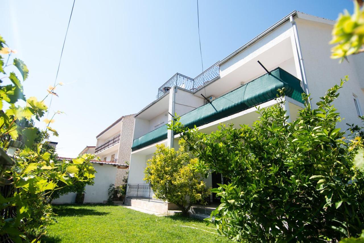 Apartmani Ivana Kaštela Esterno foto
