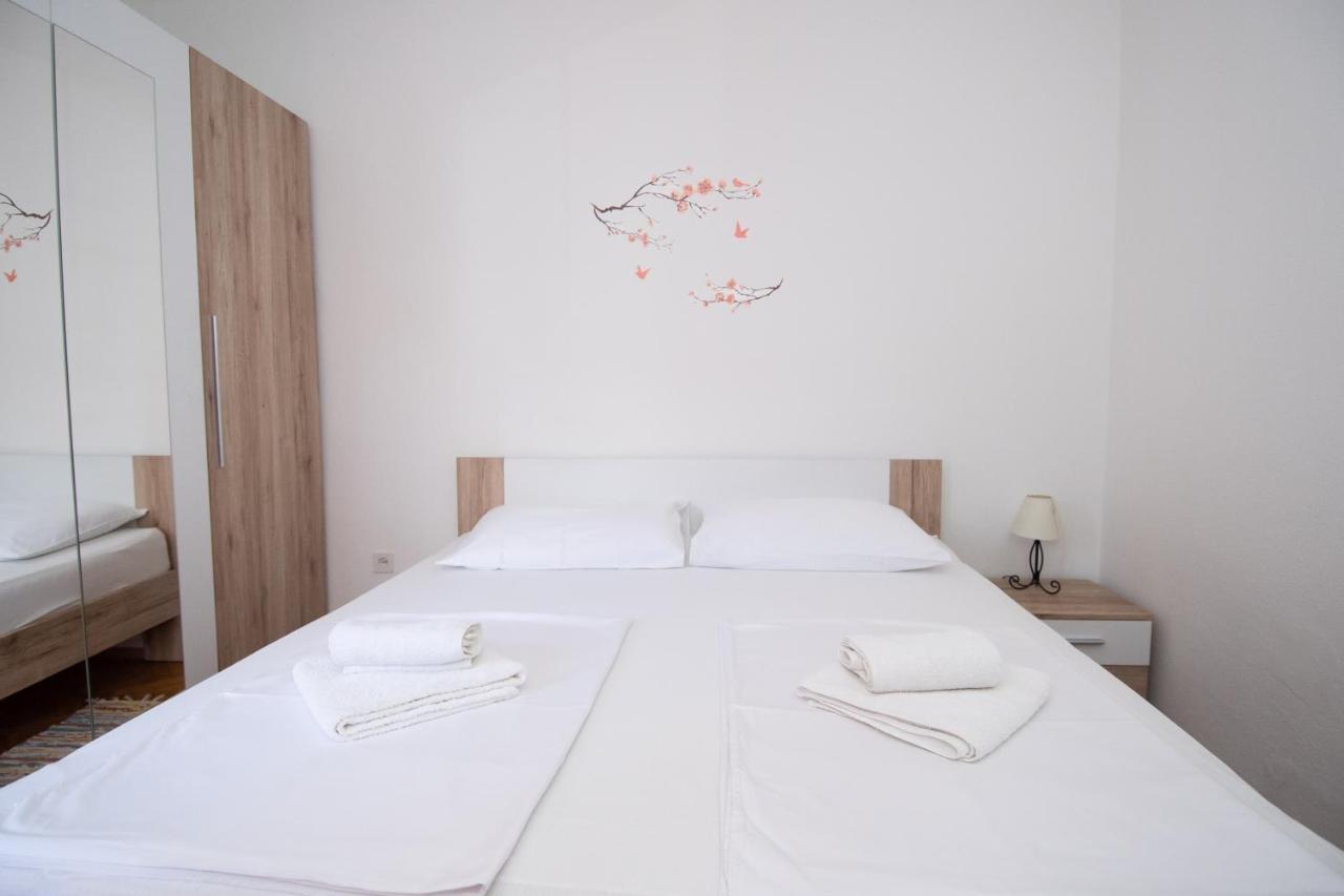 Apartmani Ivana Kaštela Esterno foto