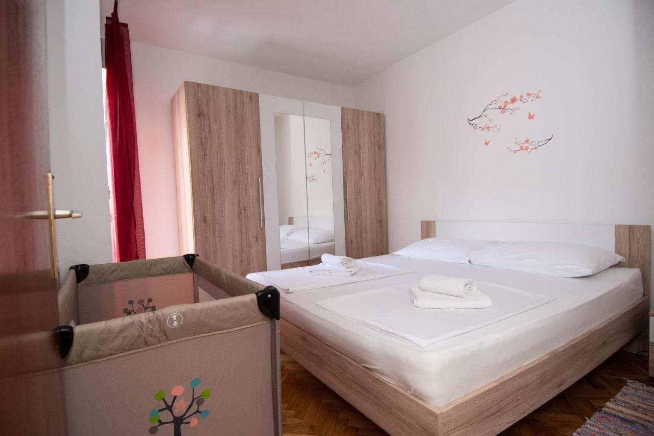 Apartmani Ivana Kaštela Esterno foto