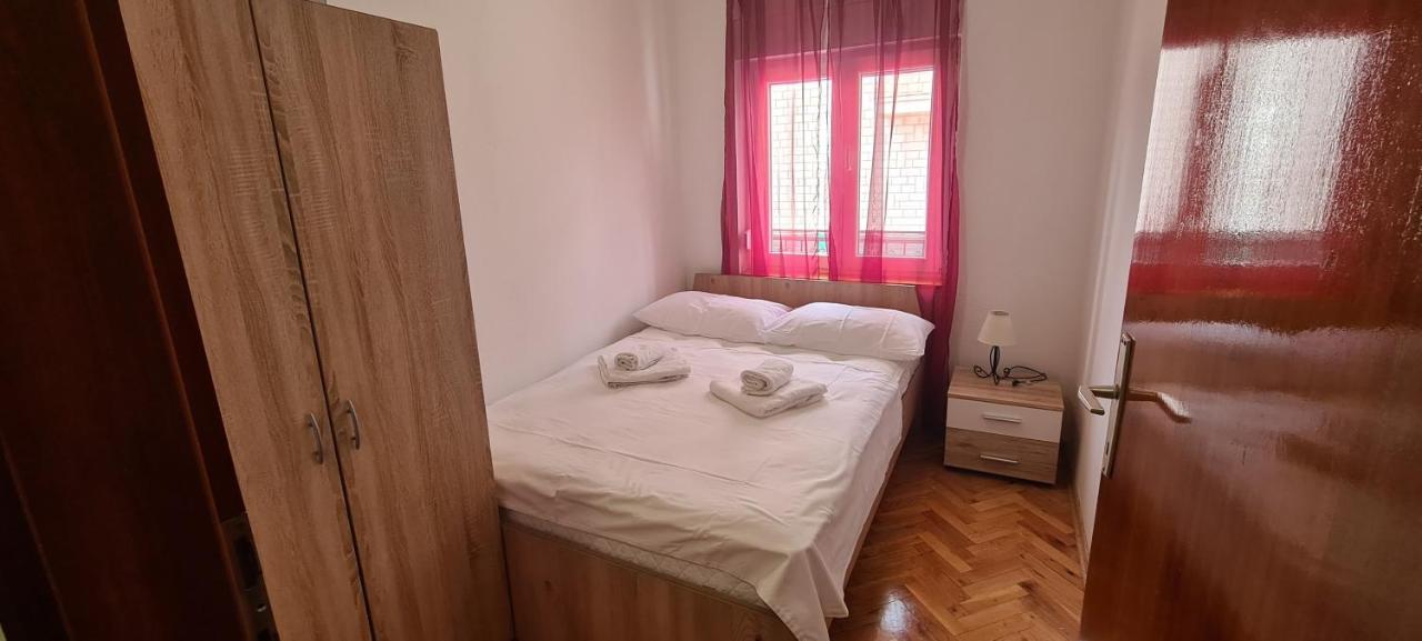 Apartmani Ivana Kaštela Esterno foto