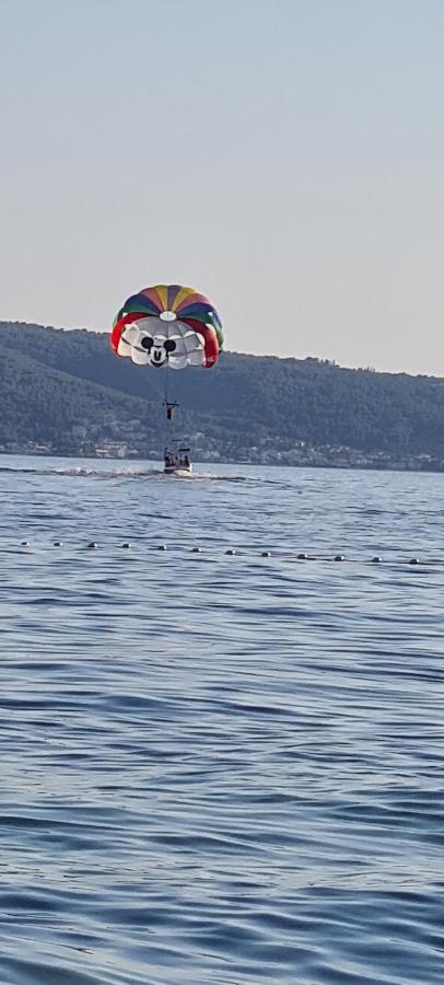 Apartmani Ivana Kaštela Esterno foto