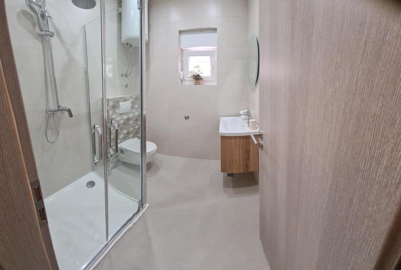 Apartmani Ivana Kaštela Esterno foto